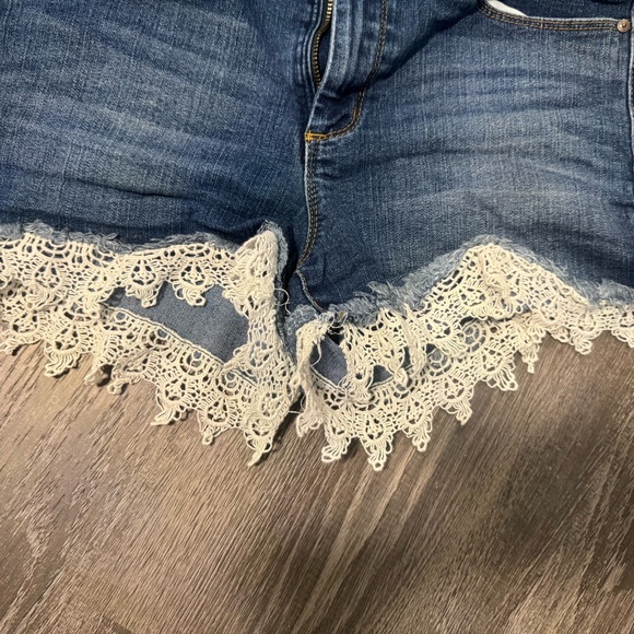 Jessica Simpson lace shorts - Picture 3 of 6